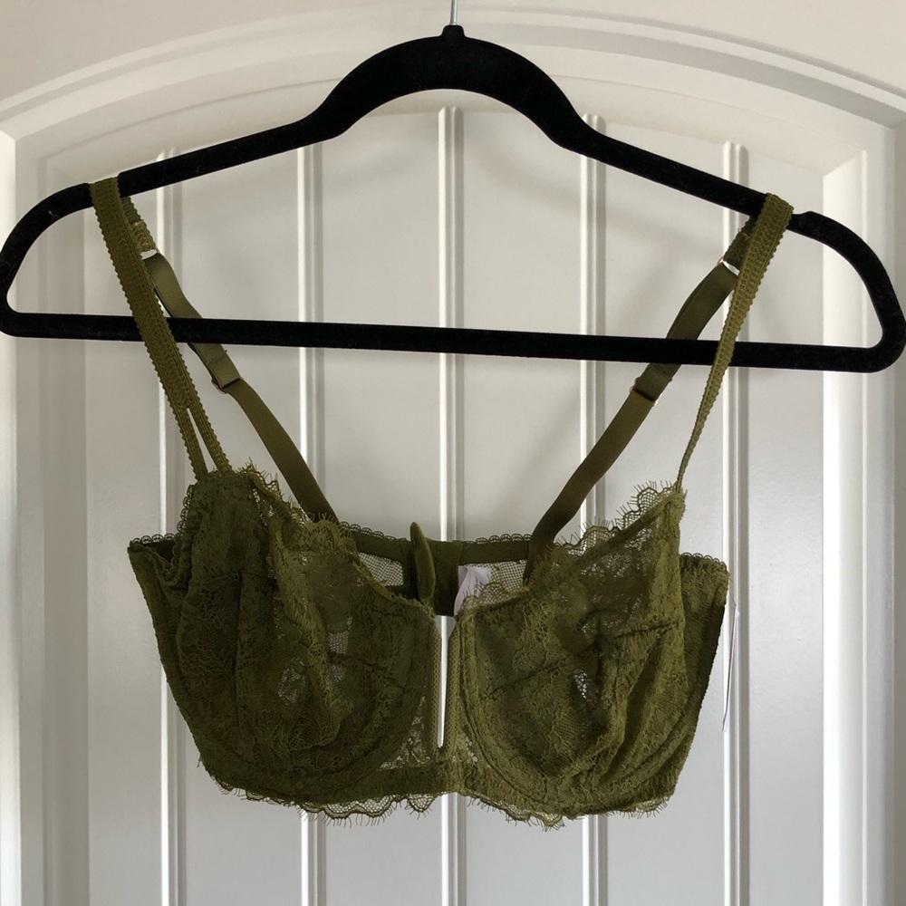 Green lacy unlined bra with underwire